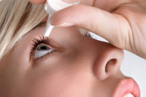 Dược sĩ cho biết cách nhỏ thuốc khi bị đau mắt đỏ?
