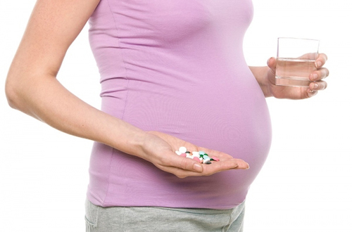 Dược sĩ tư vấn thai phụ nên dùng thuốc gì khi bị viêm họng?