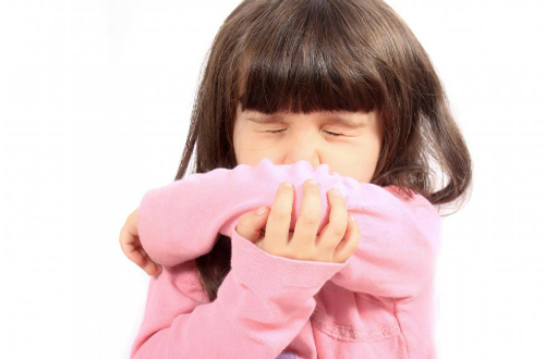 Y sĩ đa khoa hướng dẫn cách phòng tránh bệnh mùa đông cho trẻ em